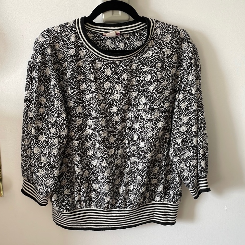 Vintage graphic b&w top